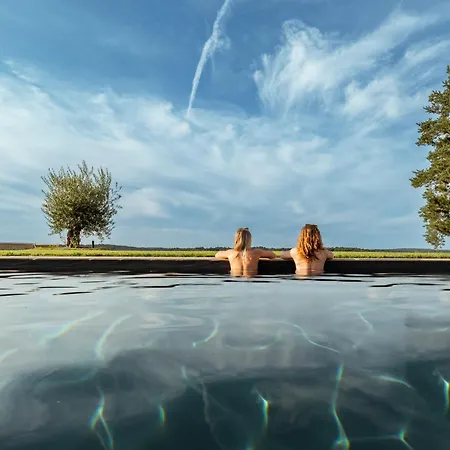 Domaine Villoire Bed & Breakfast *